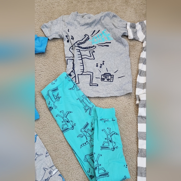 Carter's pajamas set - Picture 4 of 5